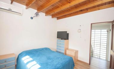 Casa en venta - 4 Dormitorios 5 Baños - Cocheras - 3.046Mts2 - City bell