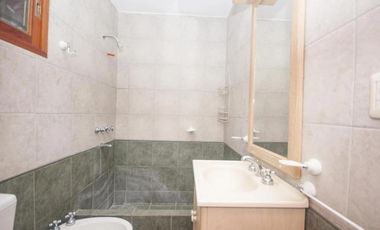 Casa en venta - 4 Dormitorios 5 Baños - Cocheras - 3.046Mts2 - City bell