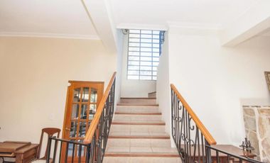 Casa en venta - 4 Dormitorios 5 Baños - Cocheras - 3.046Mts2 - City bell