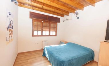 Casa en venta - 4 Dormitorios 5 Baños - Cocheras - 3.046Mts2 - City bell