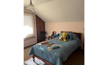 EN VENTA HERMOSA Y AMPLIA CASA EN LA REINA