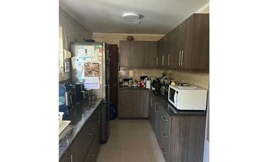 EN VENTA HERMOSA Y AMPLIA CASA EN LA REINA