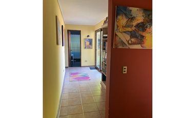 EN VENTA HERMOSA Y AMPLIA CASA EN LA REINA