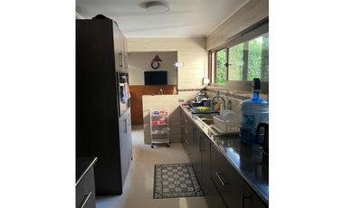 EN VENTA HERMOSA Y AMPLIA CASA EN LA REINA