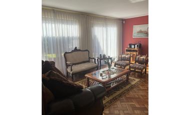 EN VENTA HERMOSA Y AMPLIA CASA EN LA REINA