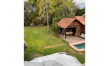 EN VENTA HERMOSA Y AMPLIA CASA EN LA REINA