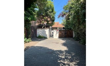 EN VENTA HERMOSA Y AMPLIA CASA EN LA REINA