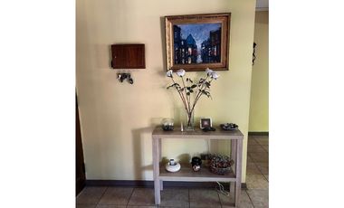 EN VENTA HERMOSA Y AMPLIA CASA EN LA REINA