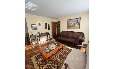 EN VENTA HERMOSA Y AMPLIA CASA EN LA REINA