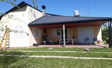 VENDO EXCELENTE CASA EN PRIMERO DE MAYO!!!