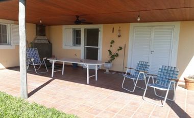 VENDO EXCELENTE CASA EN PRIMERO DE MAYO!!!