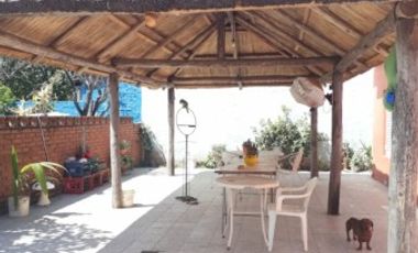 Dos propiedades con gran terreno