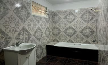 VENDE EXCELENTE PH DE 6 AMBIENTES Y ENTRADAS DE AUTOS.