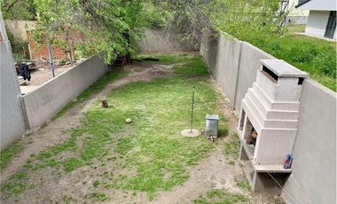 VENDE EXCELENTE PH DE 6 AMBIENTES Y ENTRADAS DE AUTOS.