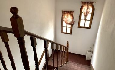 VENDE EXCELENTE PH DE 6 AMBIENTES Y ENTRADAS DE AUTOS.