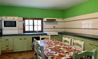 VENDE EXCELENTE PH DE 6 AMBIENTES Y ENTRADAS DE AUTOS.