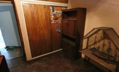 Excelente vivienda multifamiliar con local. Lote 330 m2. (Se escuchan ofertas)