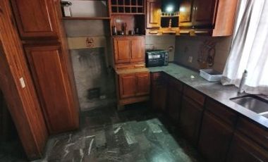 Excelente vivienda multifamiliar con local. Lote 330 m2. (Se escuchan ofertas)