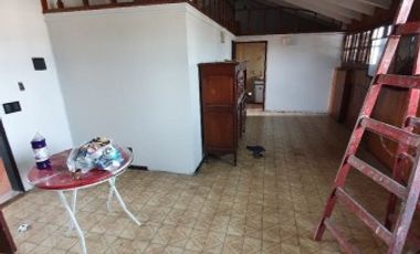 Excelente vivienda multifamiliar con local. Lote 330 m2. (Se escuchan ofertas)