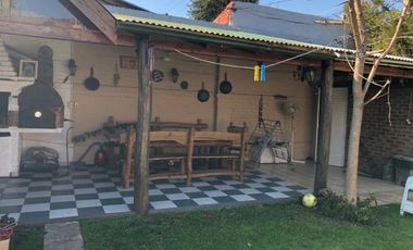 EXCELENTE OPORTUNIDAD BONITO CHALET   3 DORMITORIOS 1 BAÃO -RECONDO 990 -MONTE GRANDE- APTA CREDITO