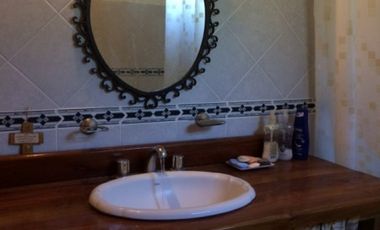 CON RENTA !!!! hermoso chalecito en acantilados, gran parque