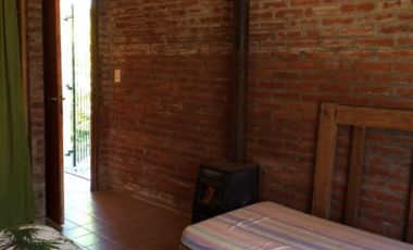 CON RENTA !!!! hermoso chalecito en acantilados, gran parque