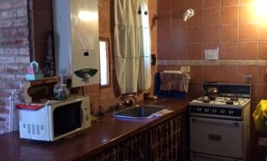 CON RENTA !!!! hermoso chalecito en acantilados, gran parque