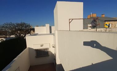 VENDO CASA CON COMPLEJO DE COCHERAS BARRIO MERCANTIL