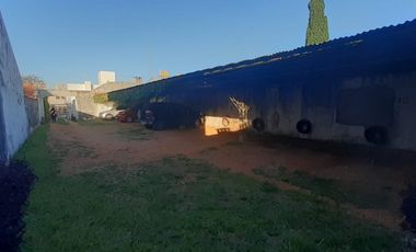 VENDO CASA CON COMPLEJO DE COCHERAS BARRIO MERCANTIL