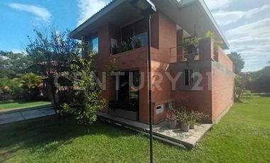 VENDO CASA EN EL CONDOMINIO LA HERRERIA HACIENDA  EL CASTILLO