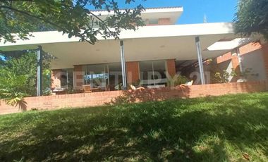 VENDO CASA EN EL CONDOMINIO LA HERRERIA HACIENDA  EL CASTILLO