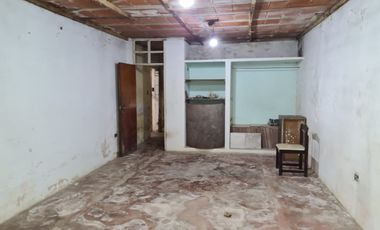 CHALET EN VENTA. ESTRADA AL 7200. A TERMINAR