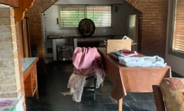 CASA EN VENTA A MEDIA CUADRA DE LA AV VALETTE, 9 DE JULIO 1000 -MONTE GRANDE- RETASADA OPORTUNIDAD!!!