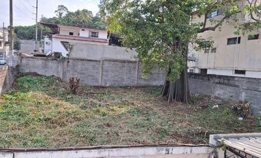 Venta de terreno bi familiar con buen frente en Los Ceibos zona cerrada