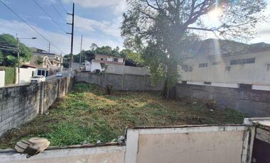 Venta de terreno bi familiar con buen frente en Los Ceibos zona cerrada