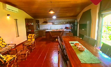 Se vende casa cÃ©ntrica con local comercial