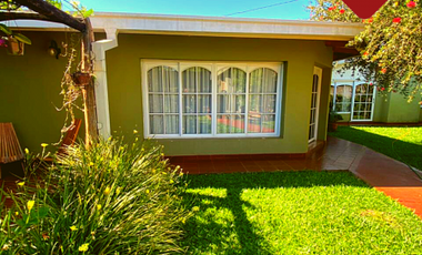 Se vende casa cÃ©ntrica con local comercial