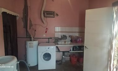 Amplia casa 5 ambientes, cocina, baÃ±o y amplio terreno