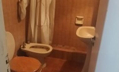 Amplia casa 5 ambientes, cocina, baÃ±o y amplio terreno