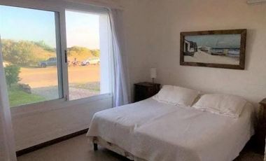 Casa frente al mar de 5 dormitorios en La Barra, Punta del Este