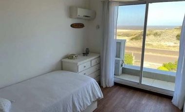 Casa frente al mar de 5 dormitorios en La Barra, Punta del Este