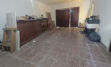 Venta de Casa en calle Estrada esquina Yrigoyen