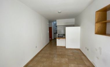 SE VENDE MONOAMBIENTE PLANTA BAJA CON PATIO ZONA CENTRO