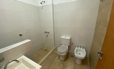 SE VENDE MONOAMBIENTE PLANTA BAJA CON PATIO ZONA CENTRO