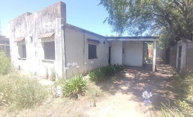 Lote con casa a reciclar