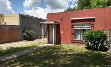 Casa con Amplio Lote - Excelente Ubicacion