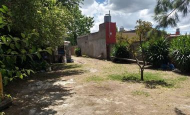 Casa con Amplio Lote - Excelente Ubicacion