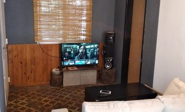 VENDE CASA TIPO AMERICANA EN CASTELAR