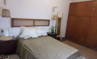 VENDE CASA TIPO AMERICANA EN CASTELAR