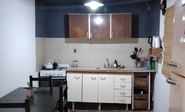 VENDE CASA TIPO AMERICANA EN CASTELAR